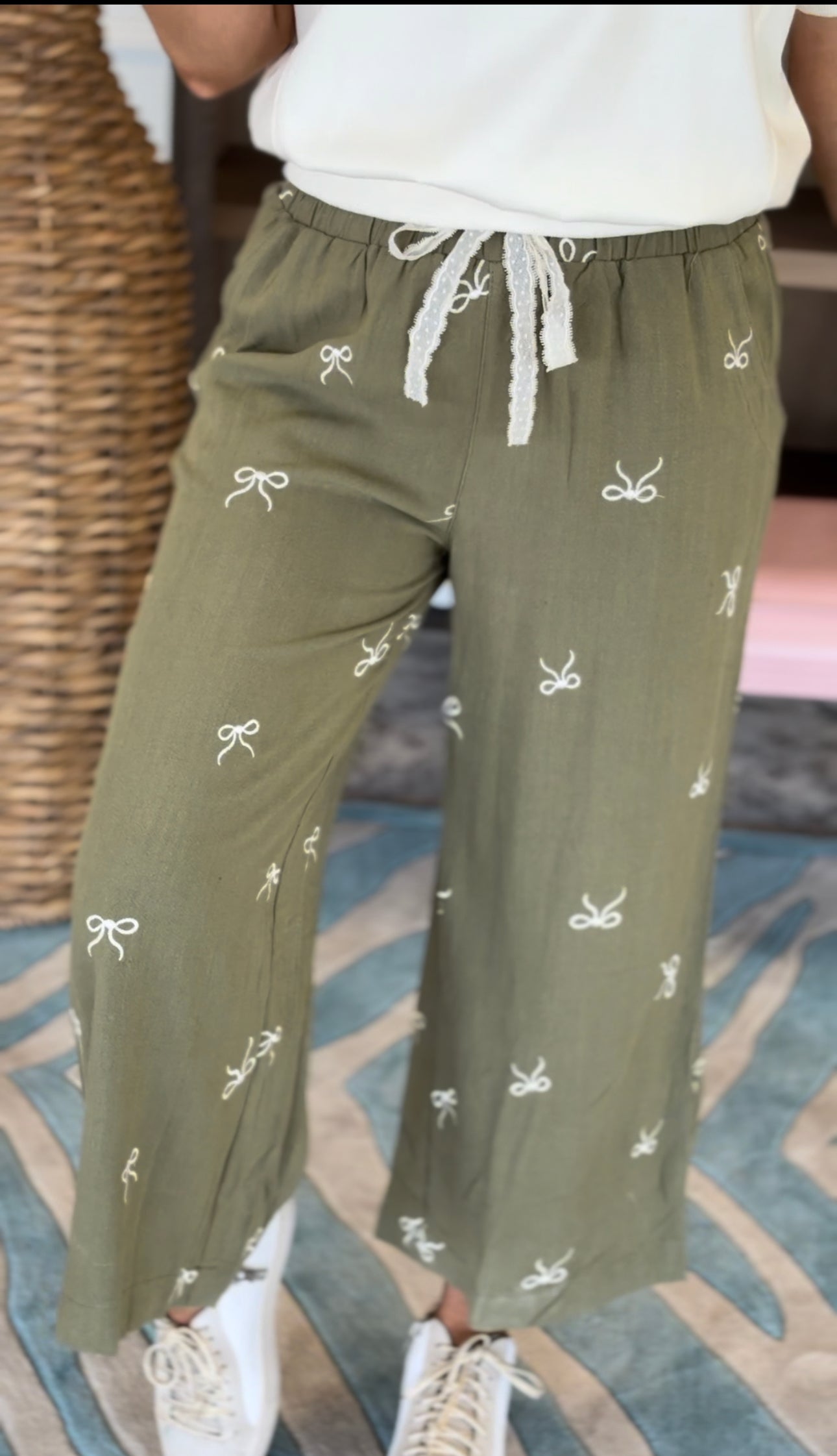 Embroidered Bow Olive Pants